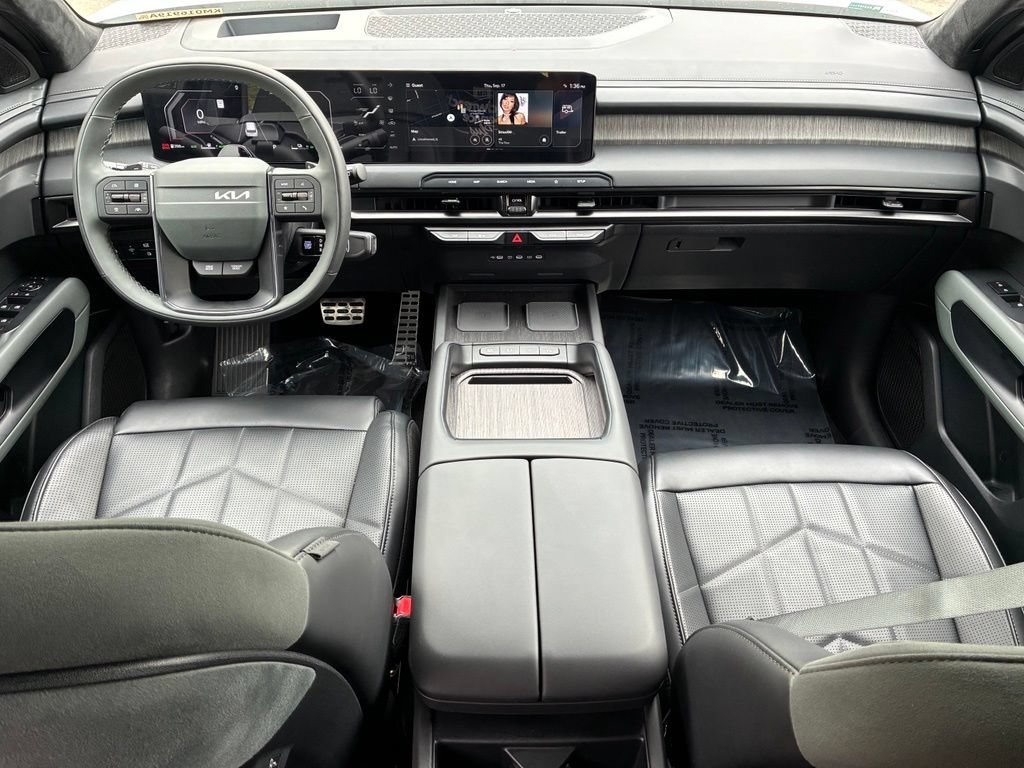 Used 2027 White Kia X-Line SX Prestige image 4