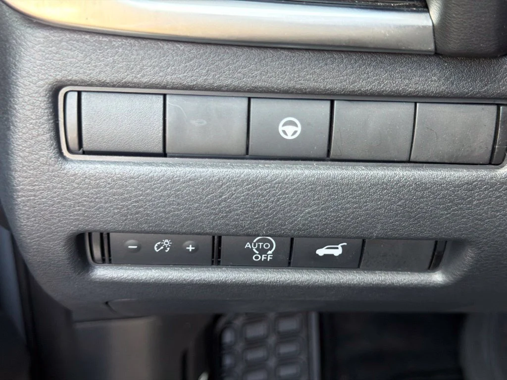 Used 2023 Boulder Gray Pearl Nissan SL image 25