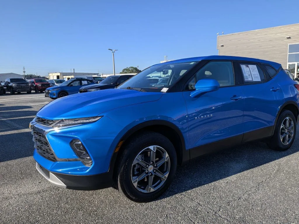 Certified Used 2025 Rip Tide Blue Chevrolet LT image 5
