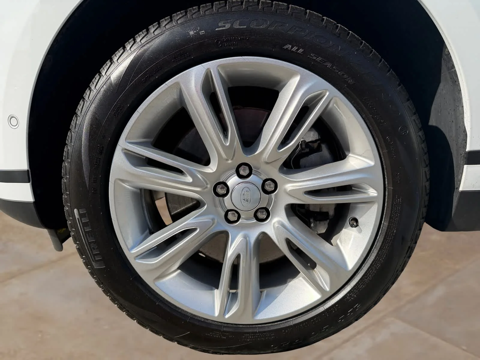 Used 2026 Fuji White Land Rover S image 14