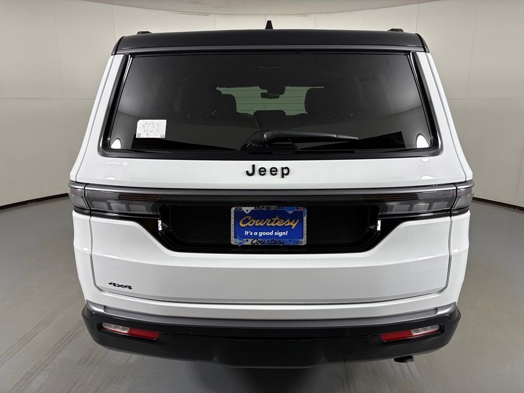 New 2026 Bright White Clear-Coat Exterior Paint Jeep Summit Reserve image 7
