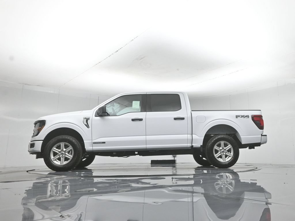 New 2026 Oxford White Ford XLT image 7