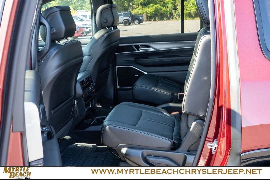 New 2026 Velvet Red Pearl-Coat Exterior Paint Jeep Limited Altitude image 14