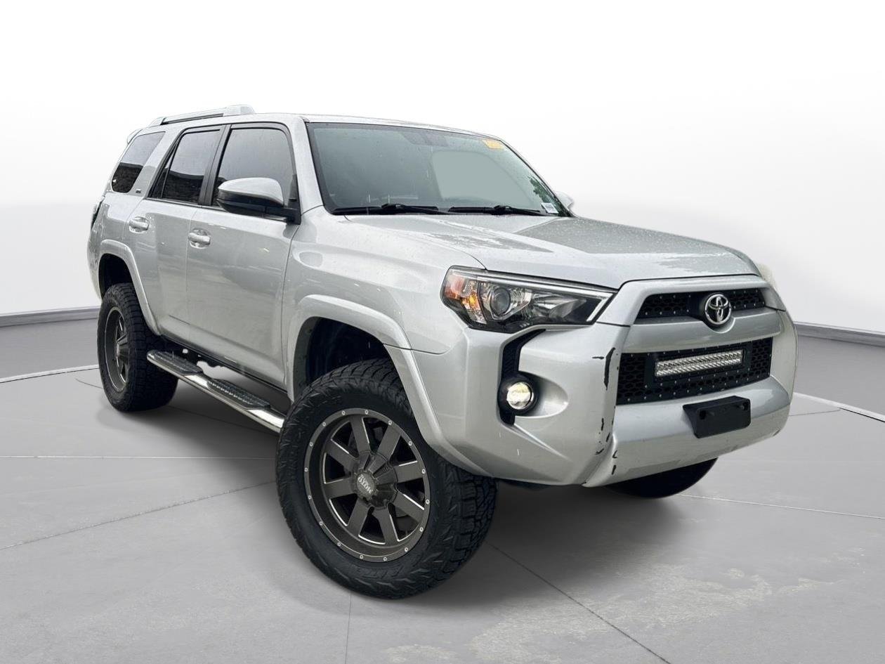 Used 2015 Classic Silver Metallic Toyota SR5 image 4