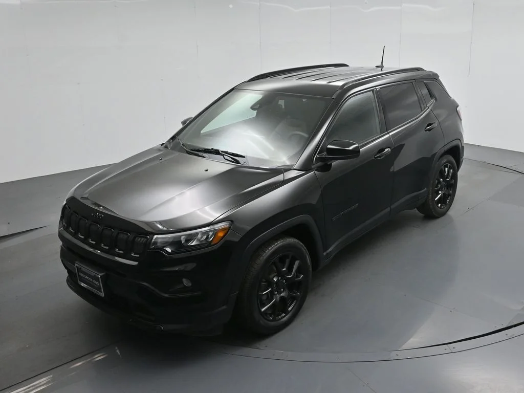 Used 2022 Black Jeep Altitude image 32