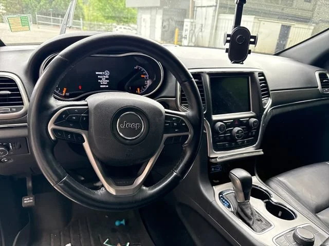 Used 2018 Crystal Metallic Jeep Limited image 17