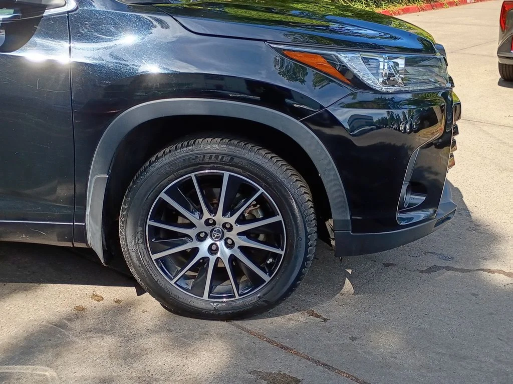 Used 2017 Midnight Black Metallic Toyota SE image 2