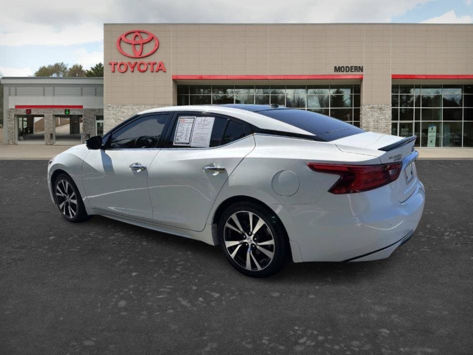Used 2016 Pearl White Nissan 3.5 Platinum image 9
