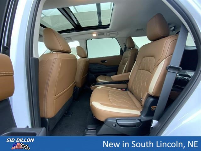 New 2026 Everest White Pearl Tricoat Nissan Platinum image 13