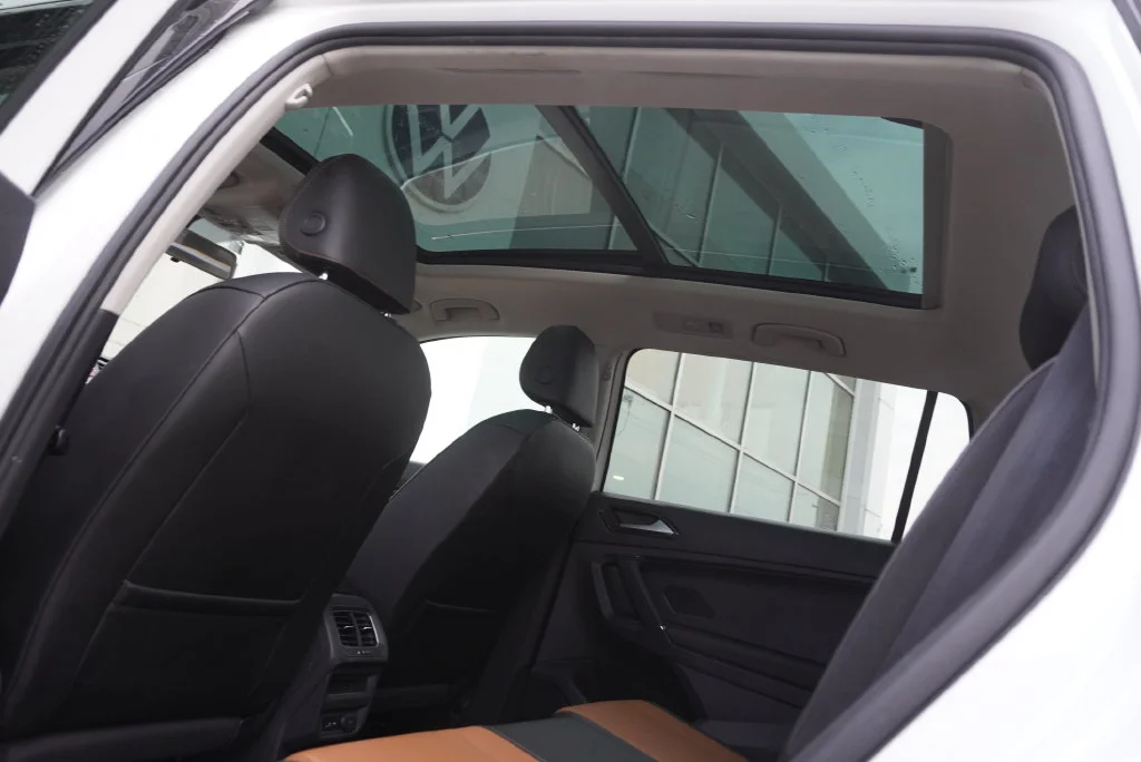 Used 2018 White Volkswagen 2.0T SEL image 27