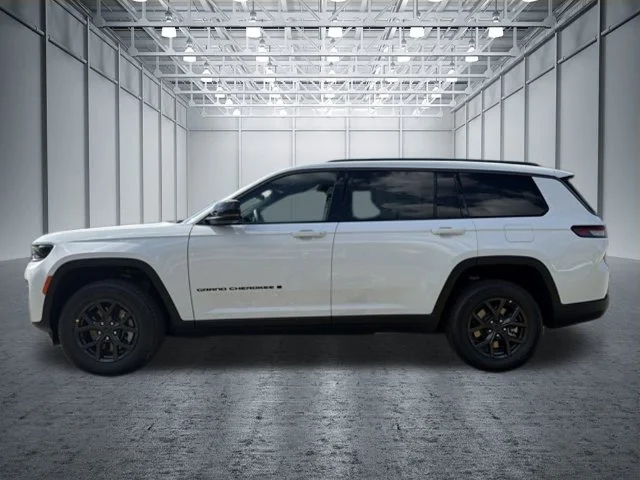 New 2027 White Jeep Laredo Altitude image 7