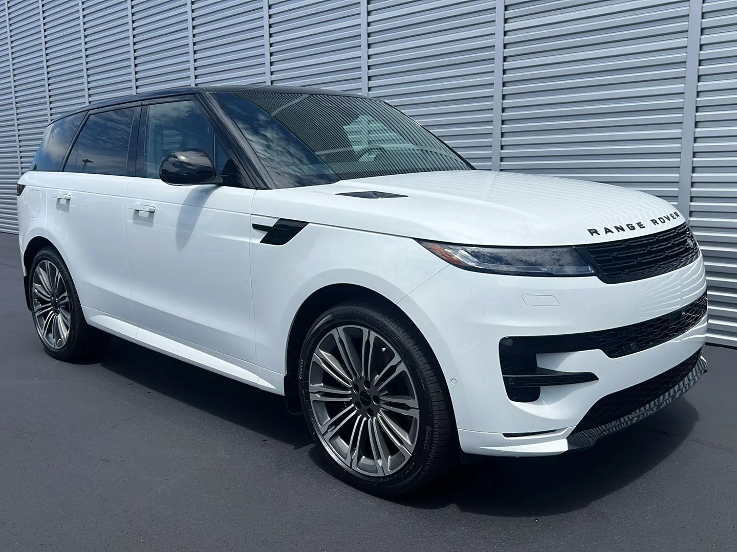 New 2026 Fuji White Land Rover Dynamic SE image 7