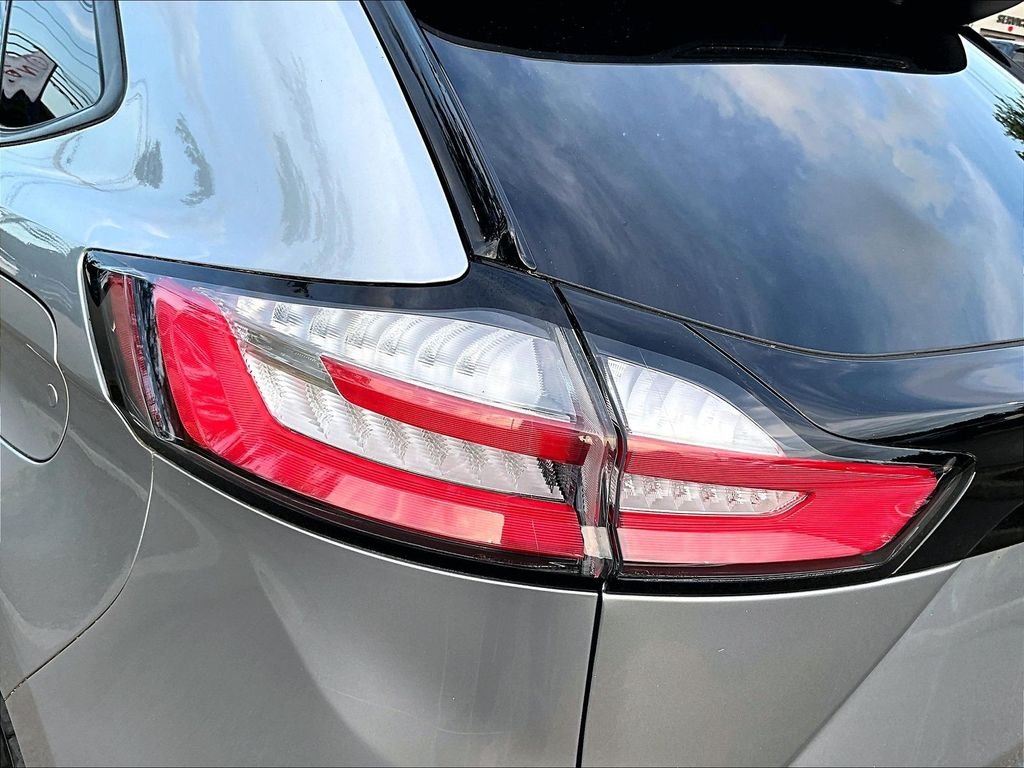 Used 2022 Silver Ford SE image 31