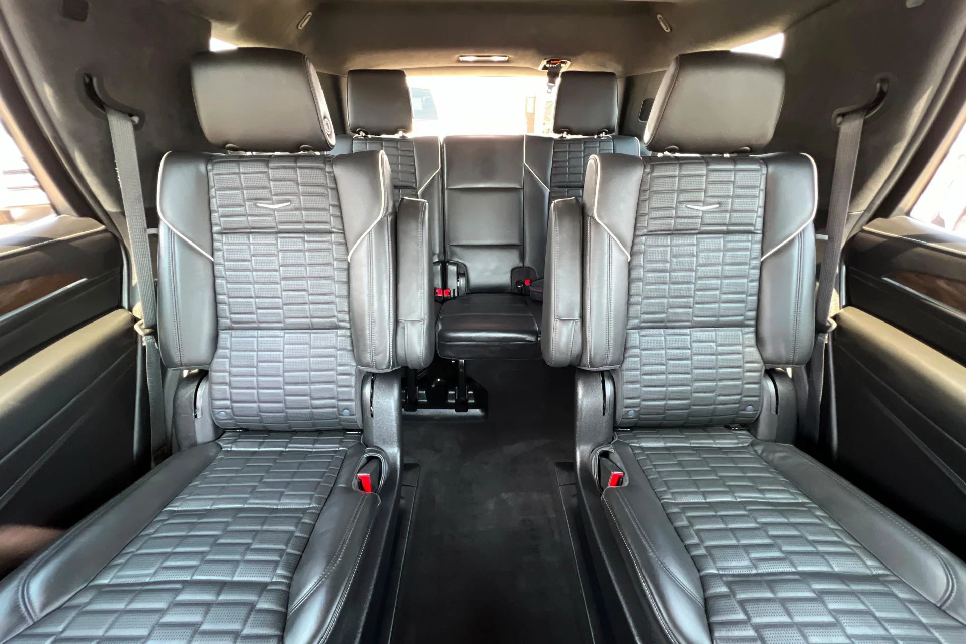 Used 2024 Crystal White Tricoat Cadillac Sport Platinum image 27