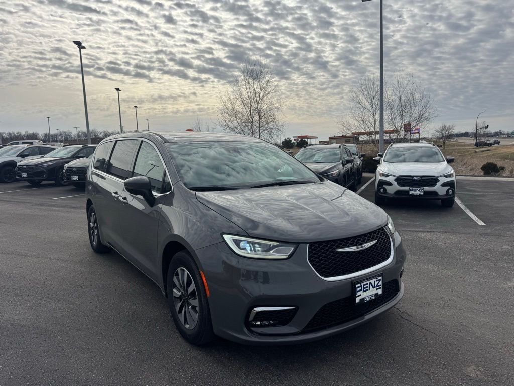 2023 Chrysler Pacifica Hybrid Touring L