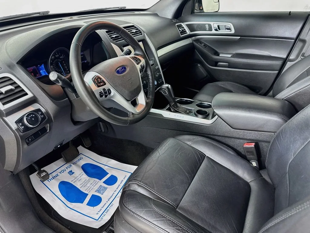 Used 2013 Ingot Silver Ford XLT image 10