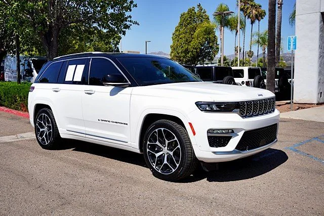Certified Used 2024 White Jeep Summit image 5