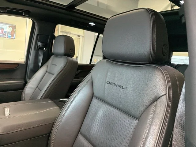 Used 2025 White GMC Denali image 18