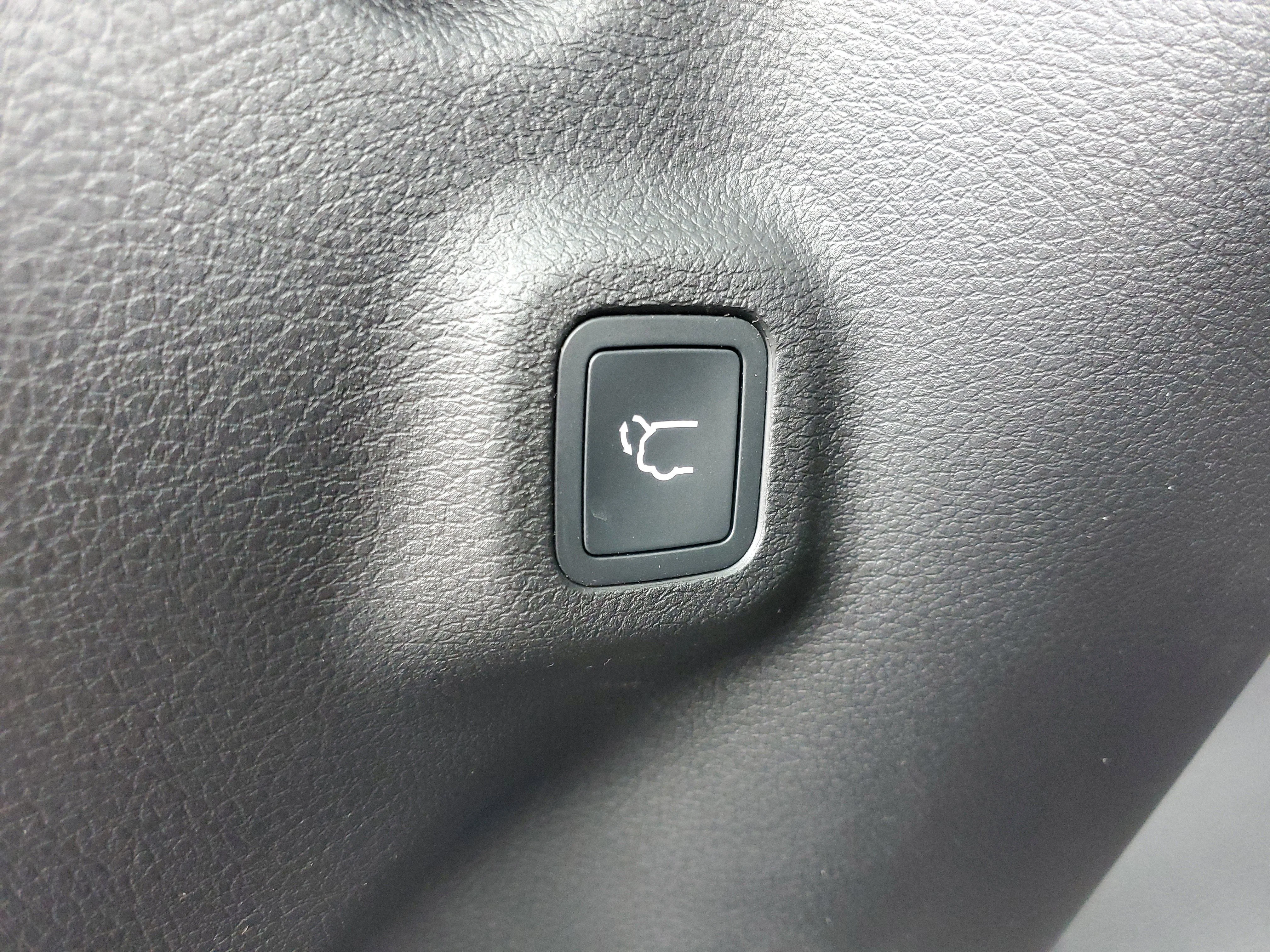 New 2026 Diamond Black Crystal Pearl-Coat Exterior Paint Jeep Latitude image 27