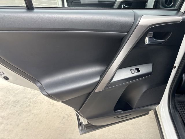 Used 2017 White Toyota XLE image 17