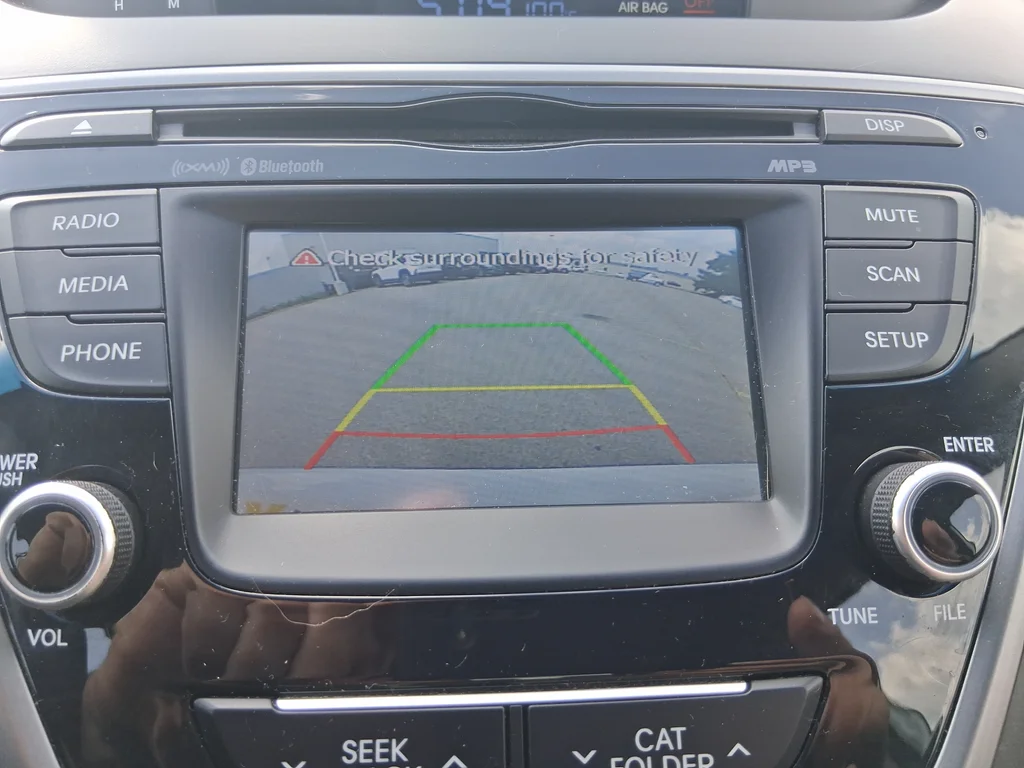 Used 2015 White Hyundai SE image 15