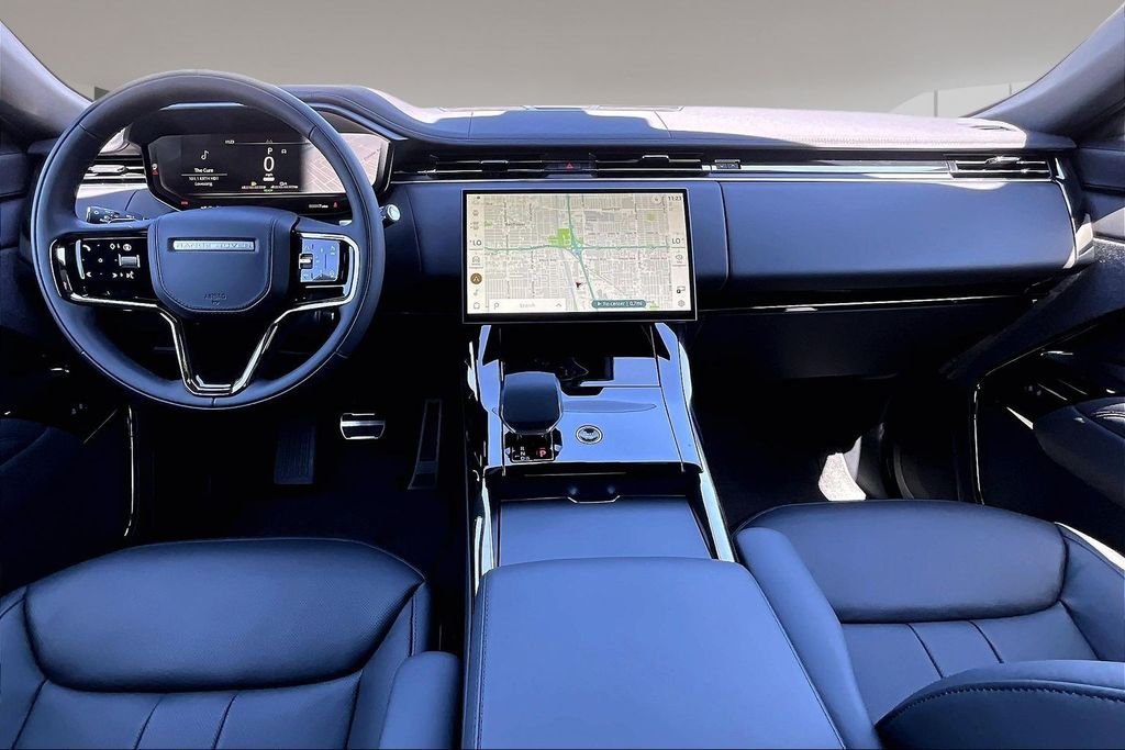 New 2026 FUJI WHITE Land Rover Dynamic SE image 5