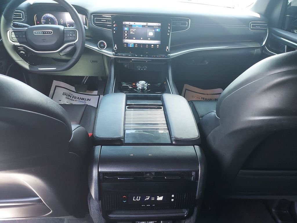 Used 2023 Gray Jeep Base image 10