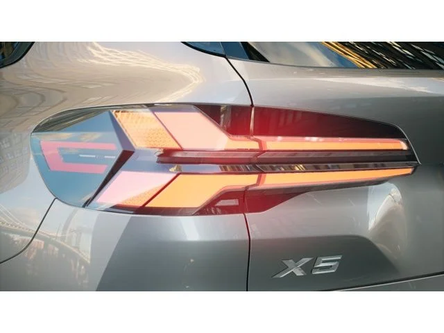 Used 2026 Skyscraper Grey Metallic BMW xDrive40i image 8