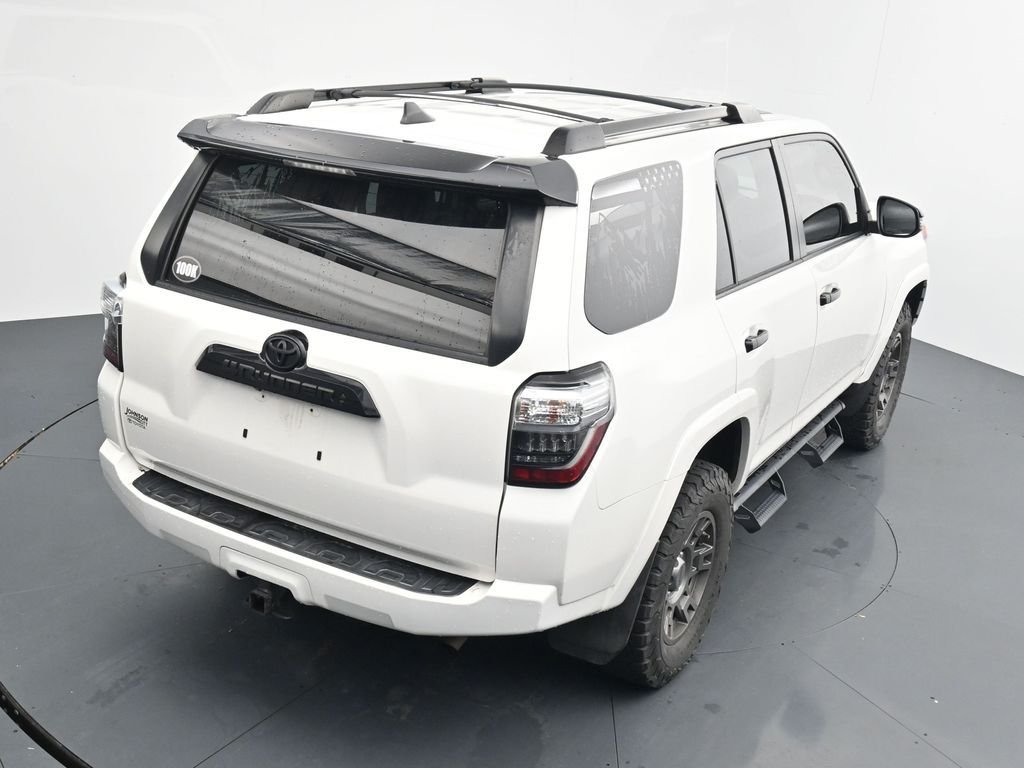 Used 2020 White Toyota Venture image 25