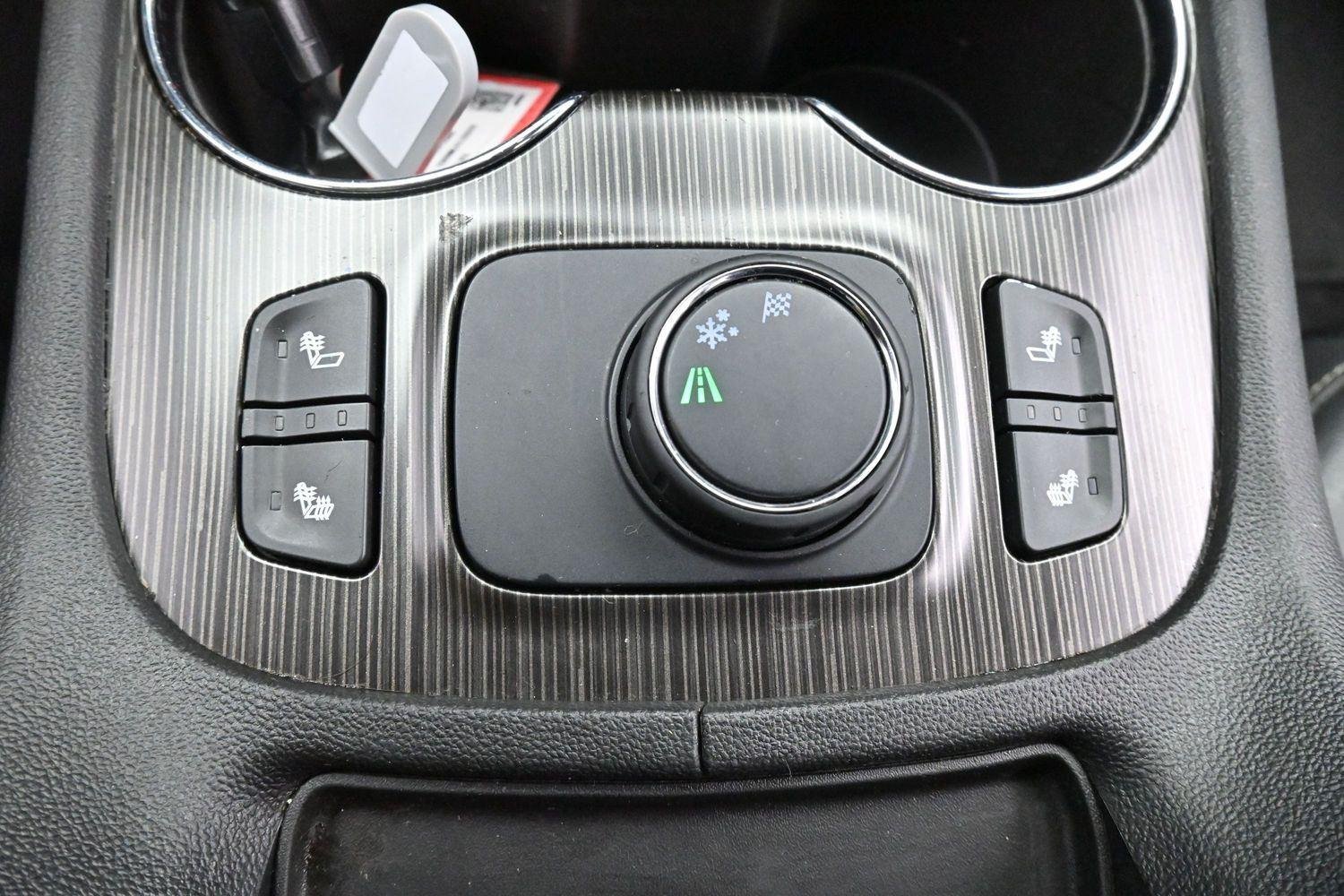 Used 2020 Quicksilver Metallic GMC SLT image 28