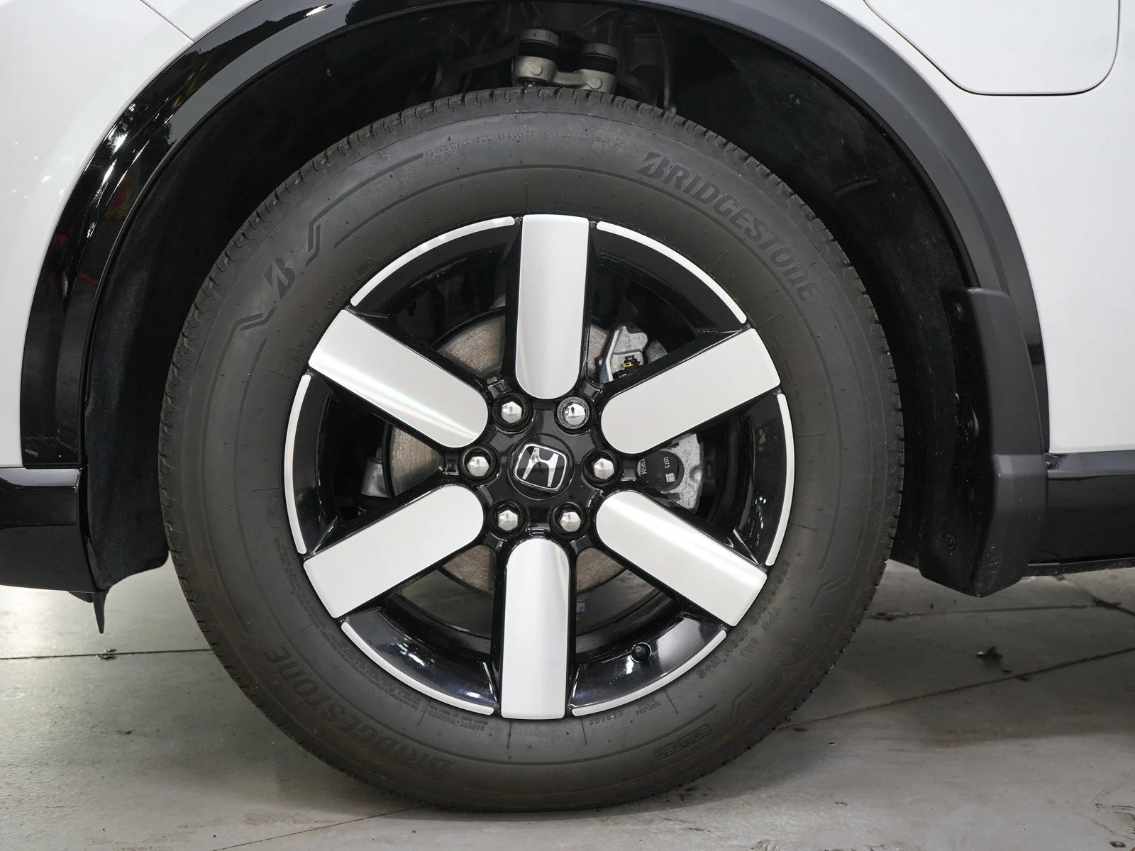Used 2025 Snowfall Pearl Honda Touring image 30