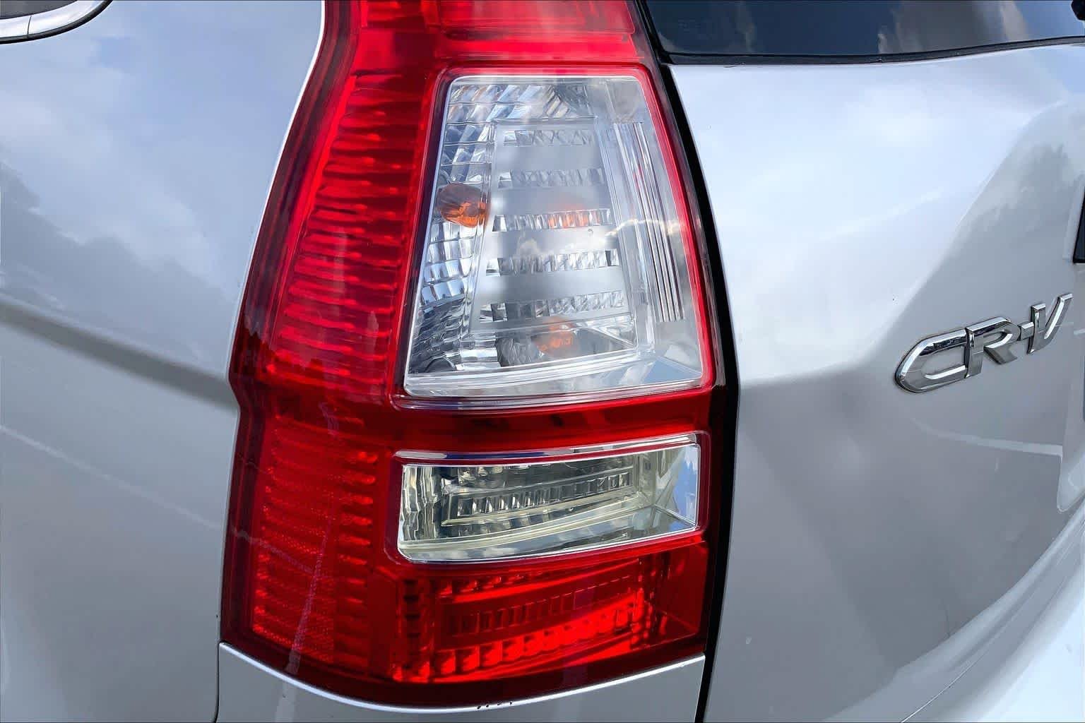 Used 2009 Alabaster Silver Metallic Honda LX image 26