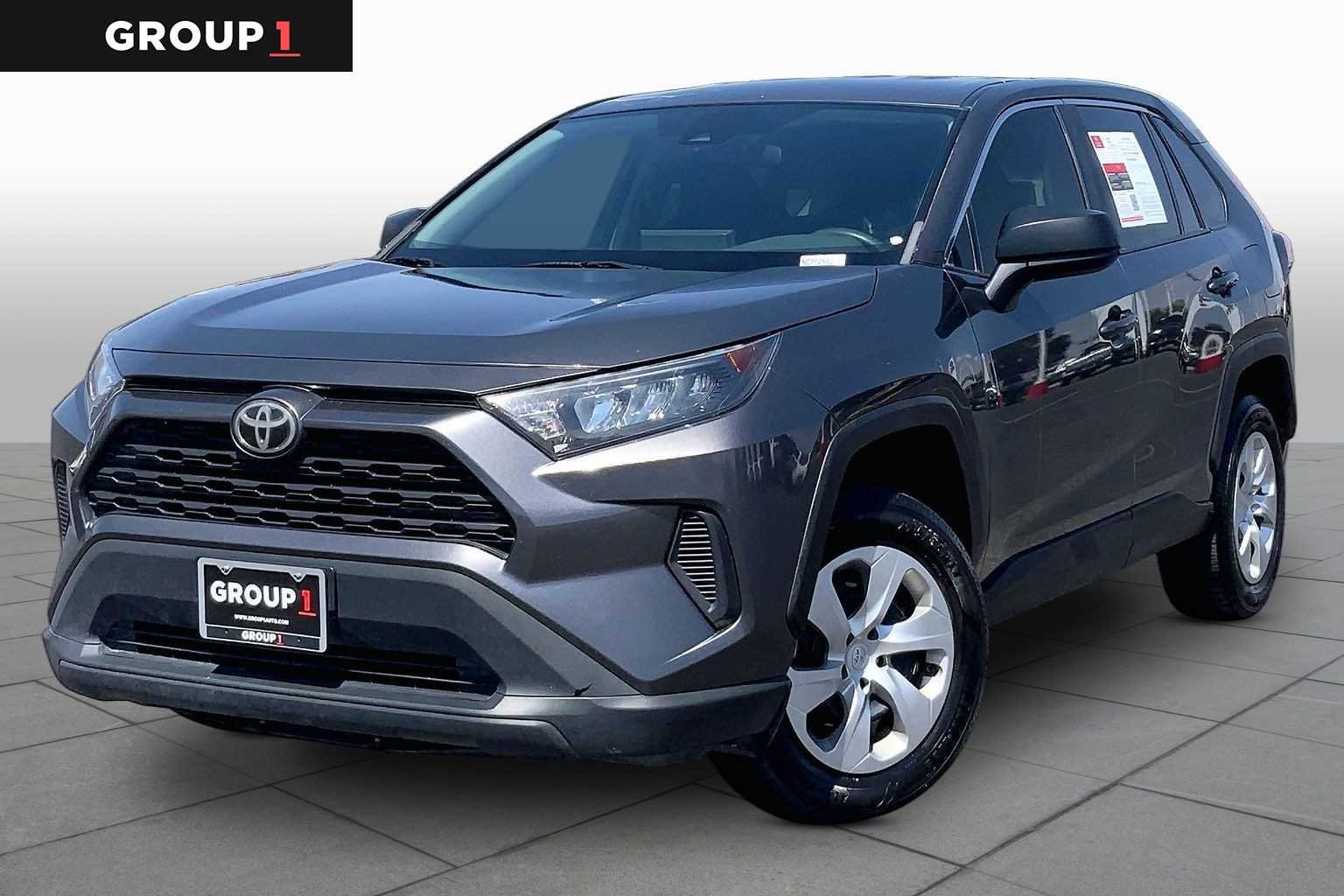 2022 Toyota RAV4 LE AWD's photo