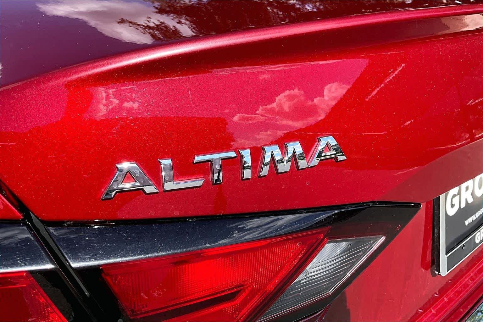 Used 2022 Scarlet Ember Tintcoat Nissan 2.5 SV image 19