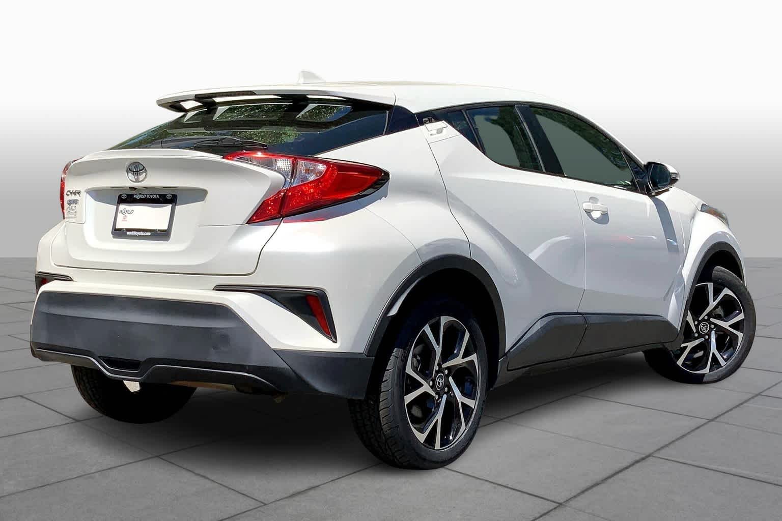 Used 2018 Blizzard Pearl Toyota XLE image 11