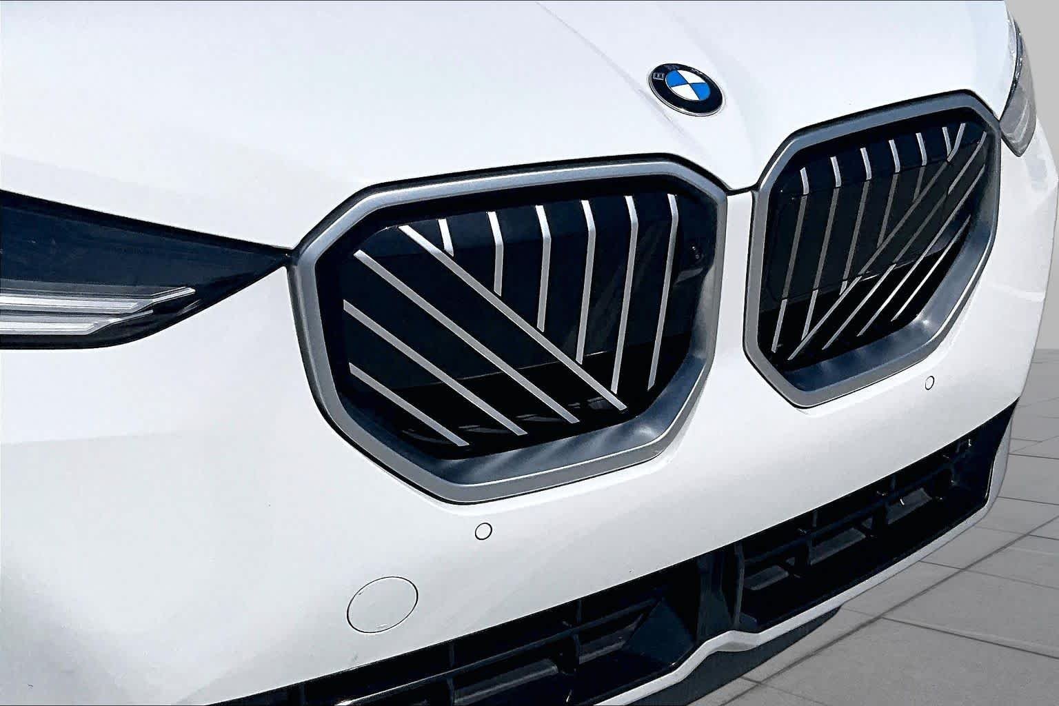 Used 2025 Alpine White BMW 30 xDrive image 28
