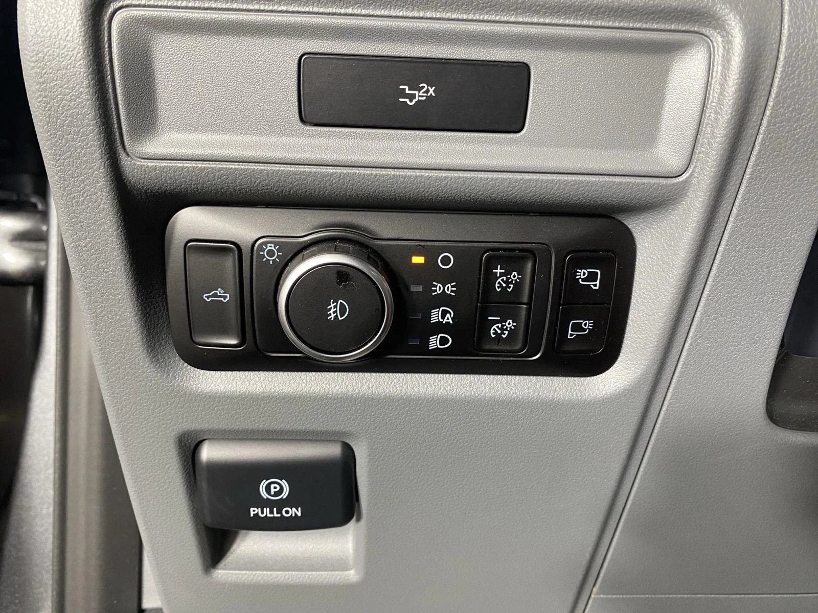 New 2026 Carbonized Gray Metallic Ford XLT image 17
