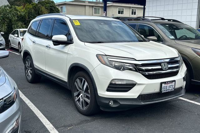 Used 2017 White Honda Touring image 2