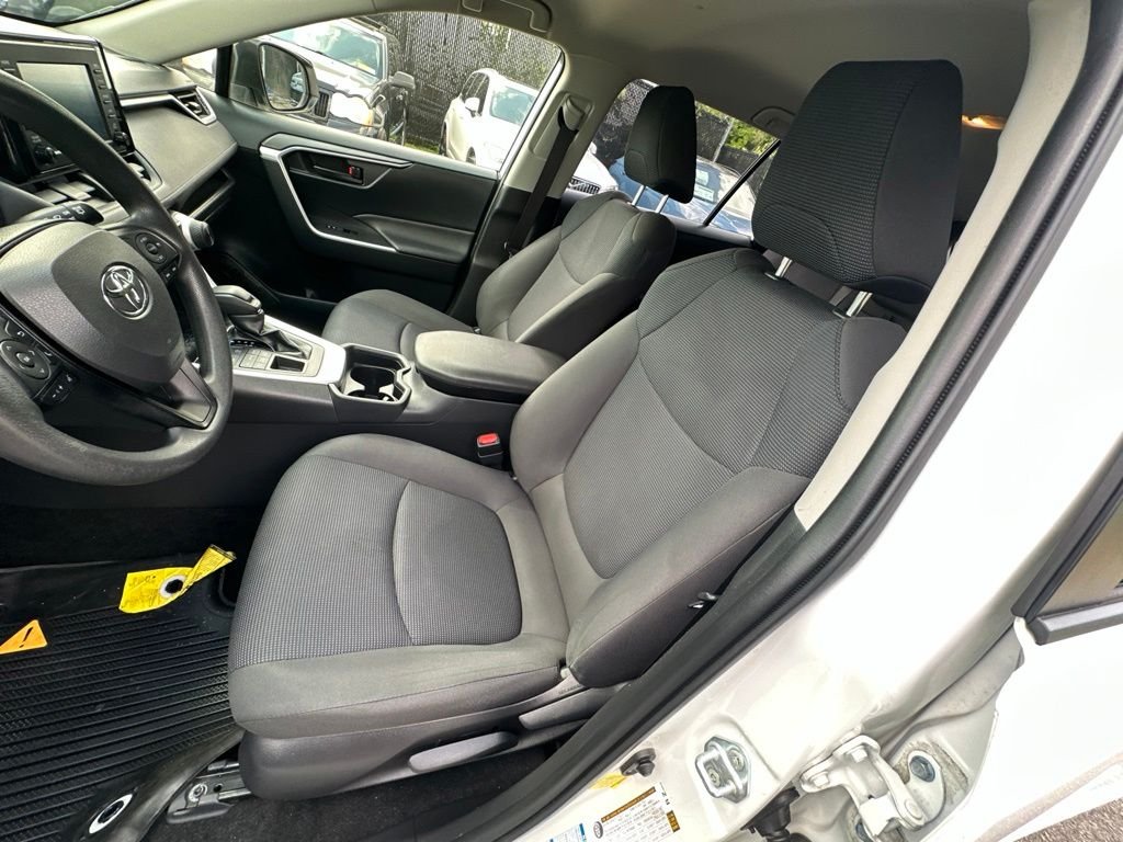 Used 2019 White Toyota LE image 10