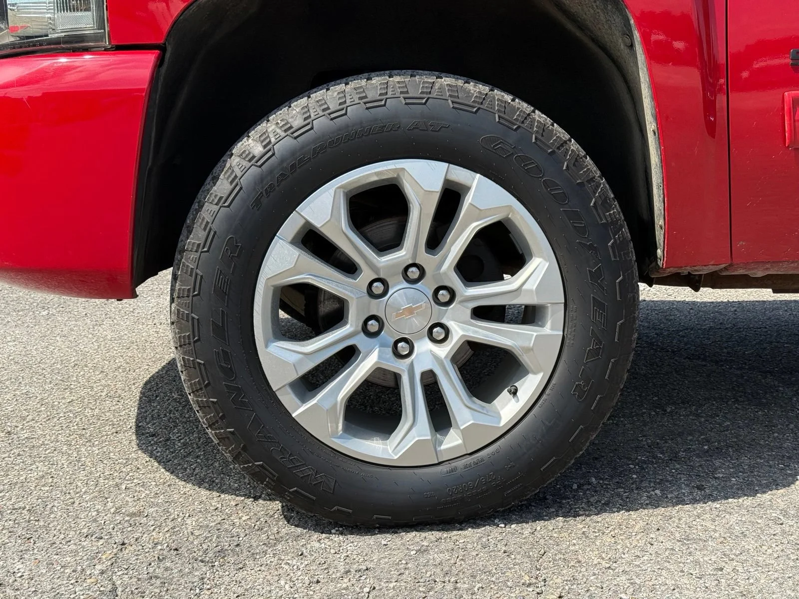 Used 2011 VICTORY RED Chevrolet LT image 11