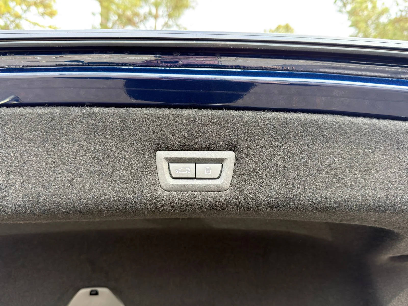 Used 2026 Tanzanite Blue II Metallic BMW 760i xDrive image 17