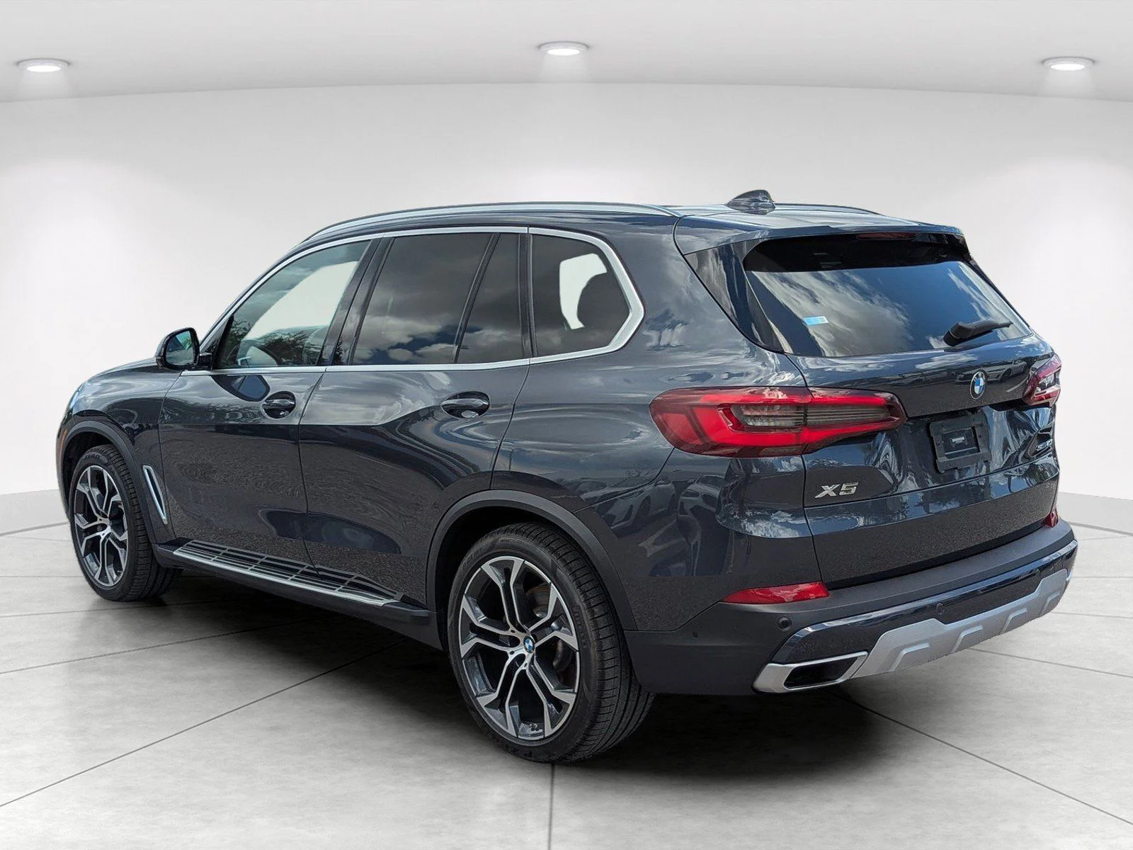 Used 2020 Arctic Grey Metallic BMW sDrive40i image 5