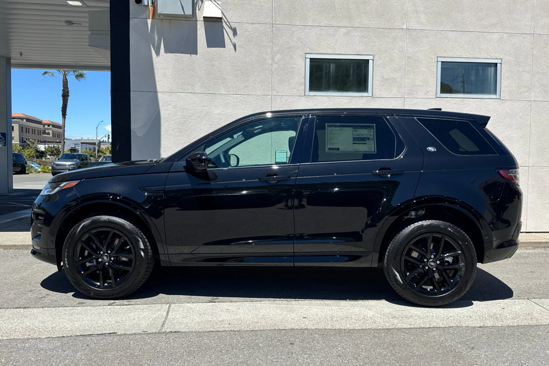 New 2026 Santorini Black Land Rover Landmark image 5