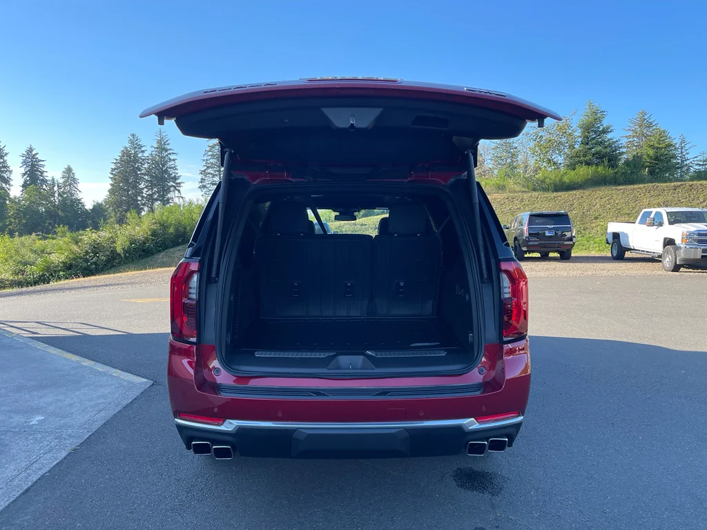2025 GMC Yukon XL Denali - Photo 10