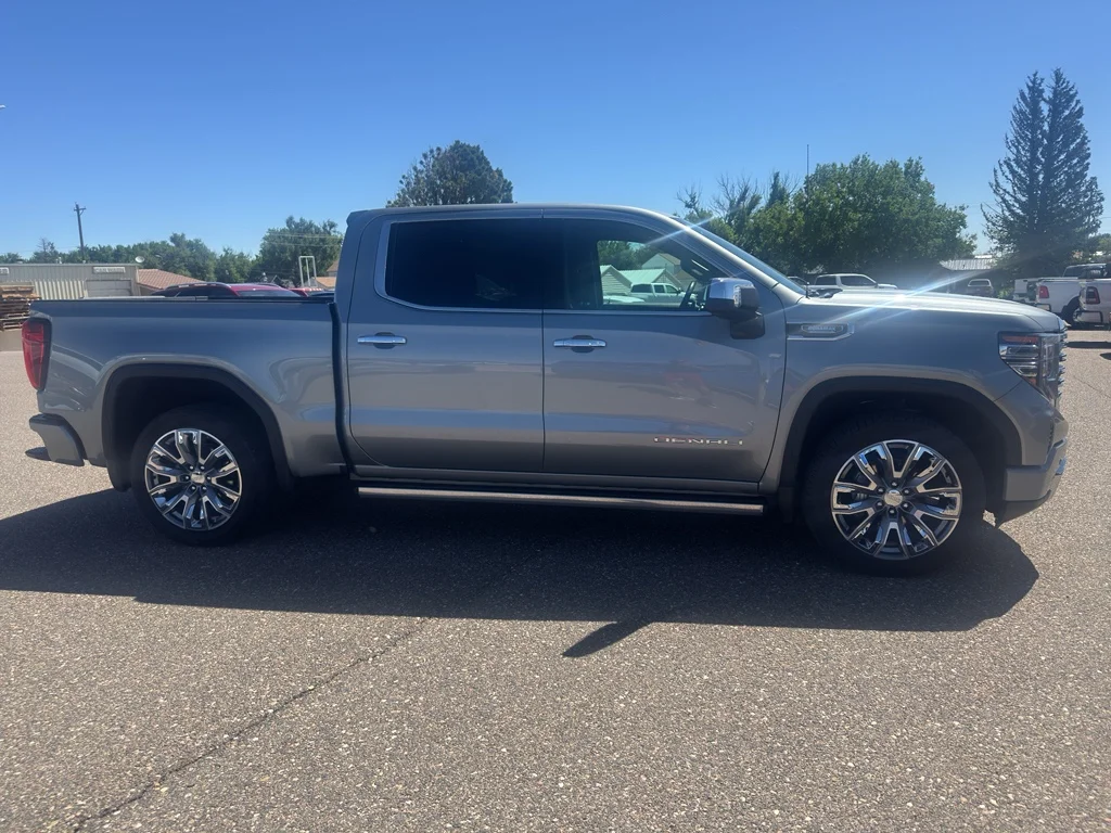 Used 2025 Sterling Metallic GMC Denali image 5