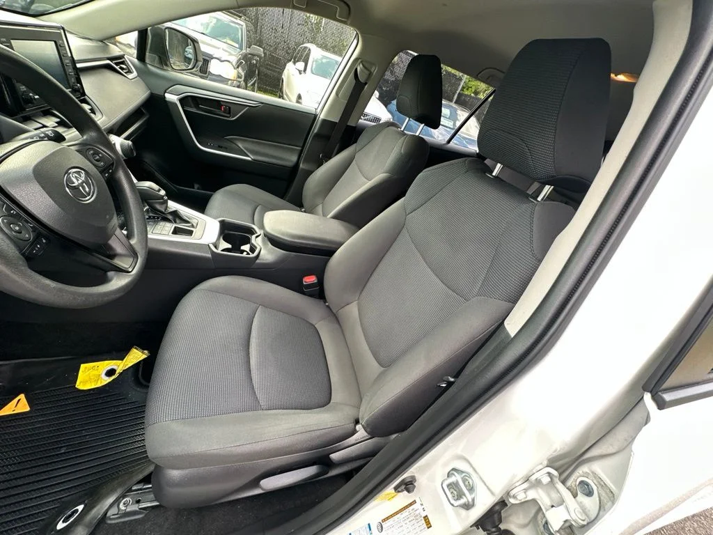 Used 2019 White Toyota LE image 10