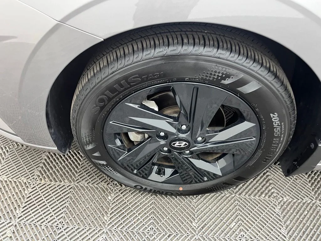 Used 2023 Silver Hyundai SEL image 15