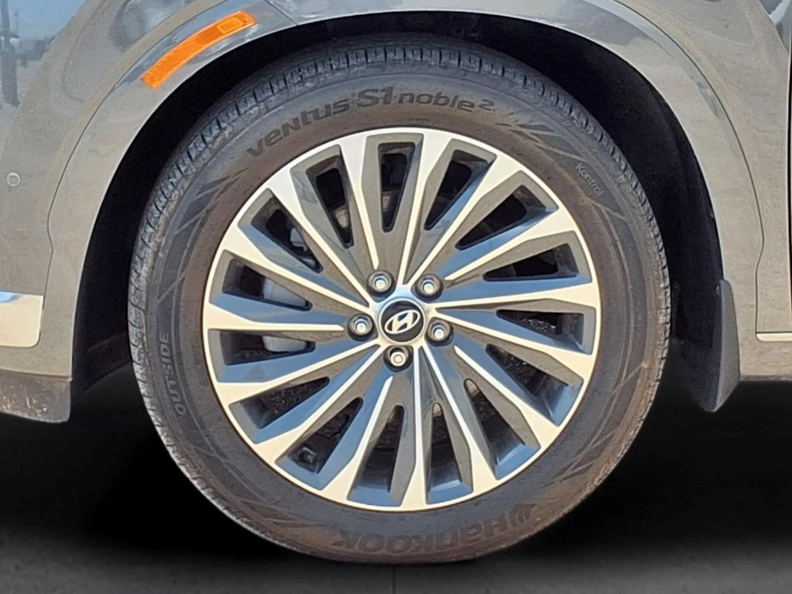 Used 2024 Steel Graphite Hyundai Calligraphy image 8