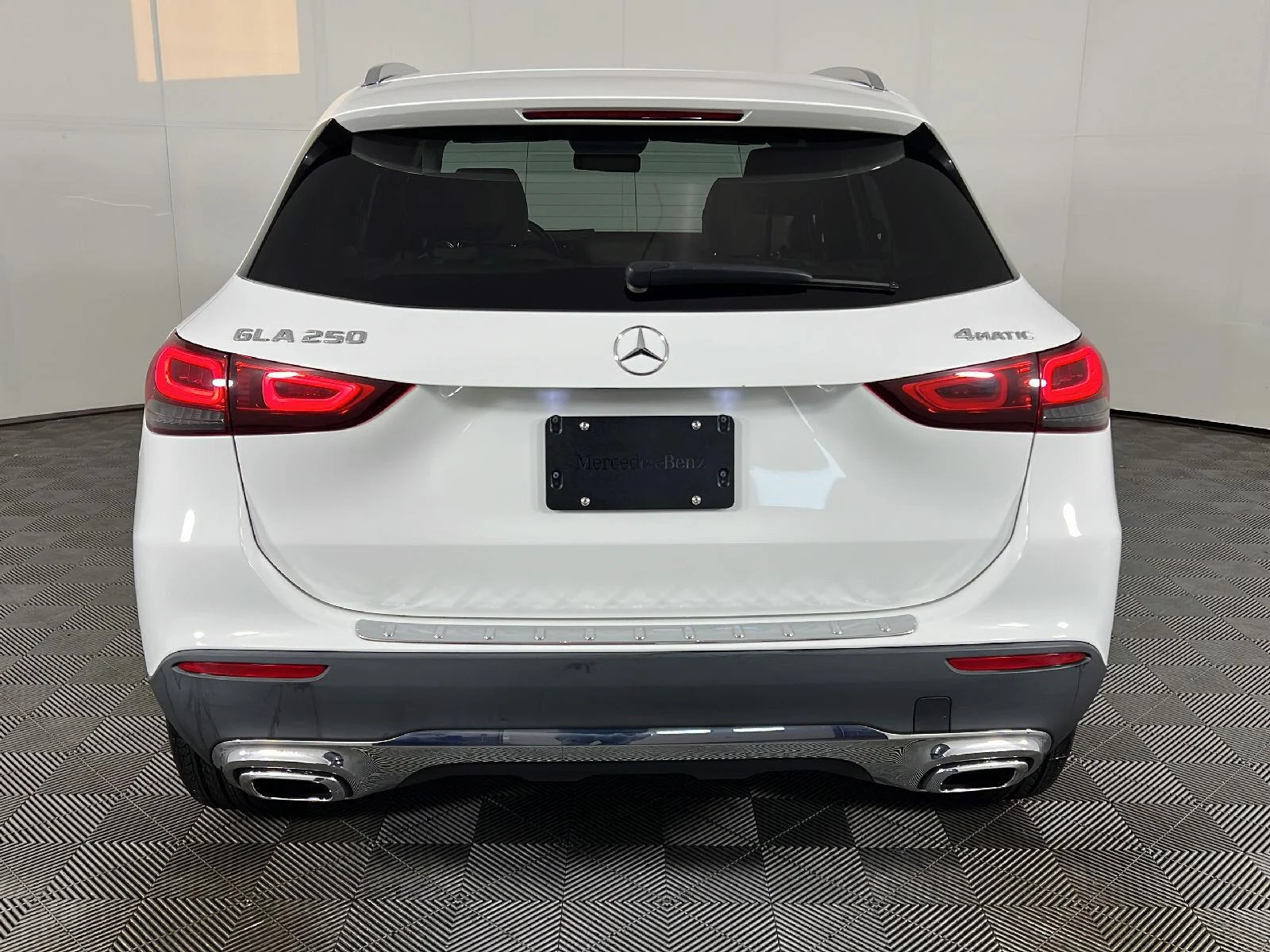 Used 2023 Polar White Mercedes-Benz GLA 250 image 18