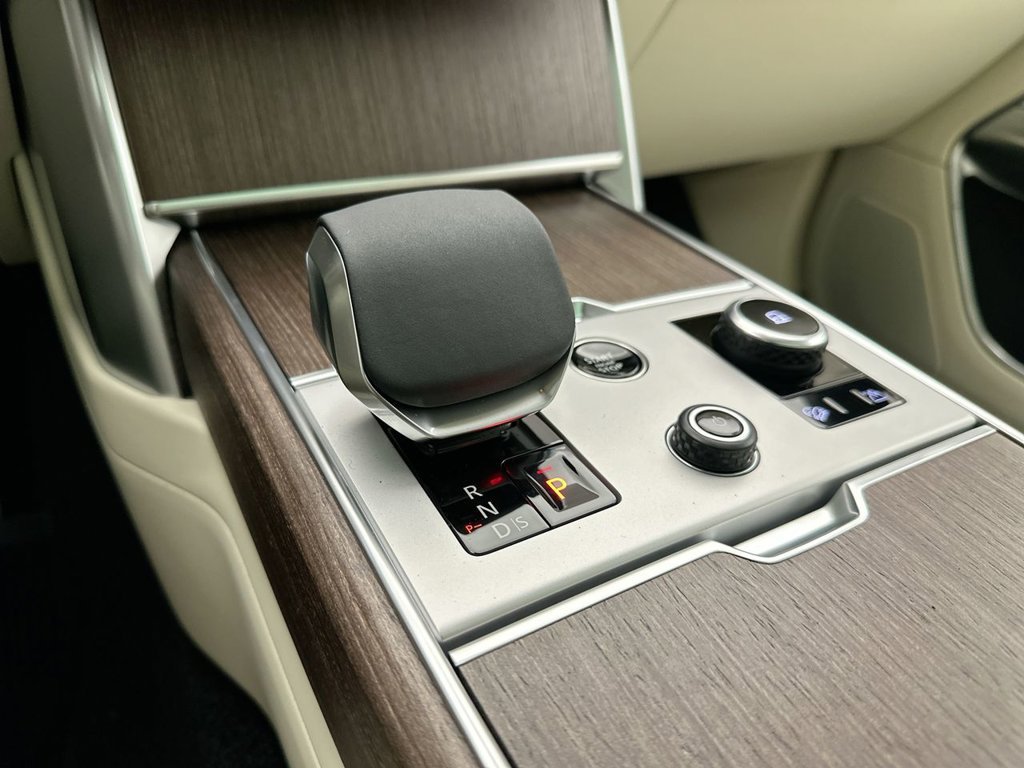 New 2027 Santorini Black Land Rover SE image 12